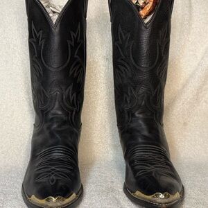Justin Boots Tan and Black Leather Design